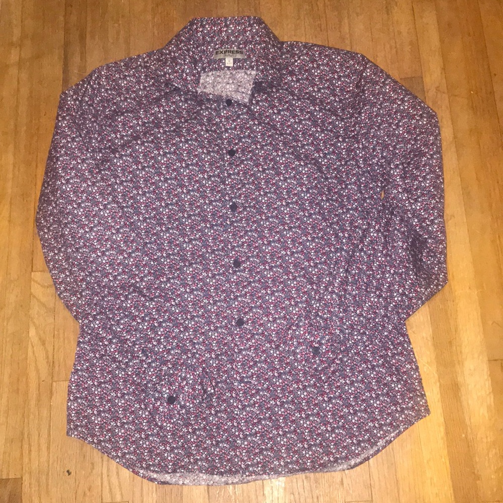 Fitted button down dress shirt.